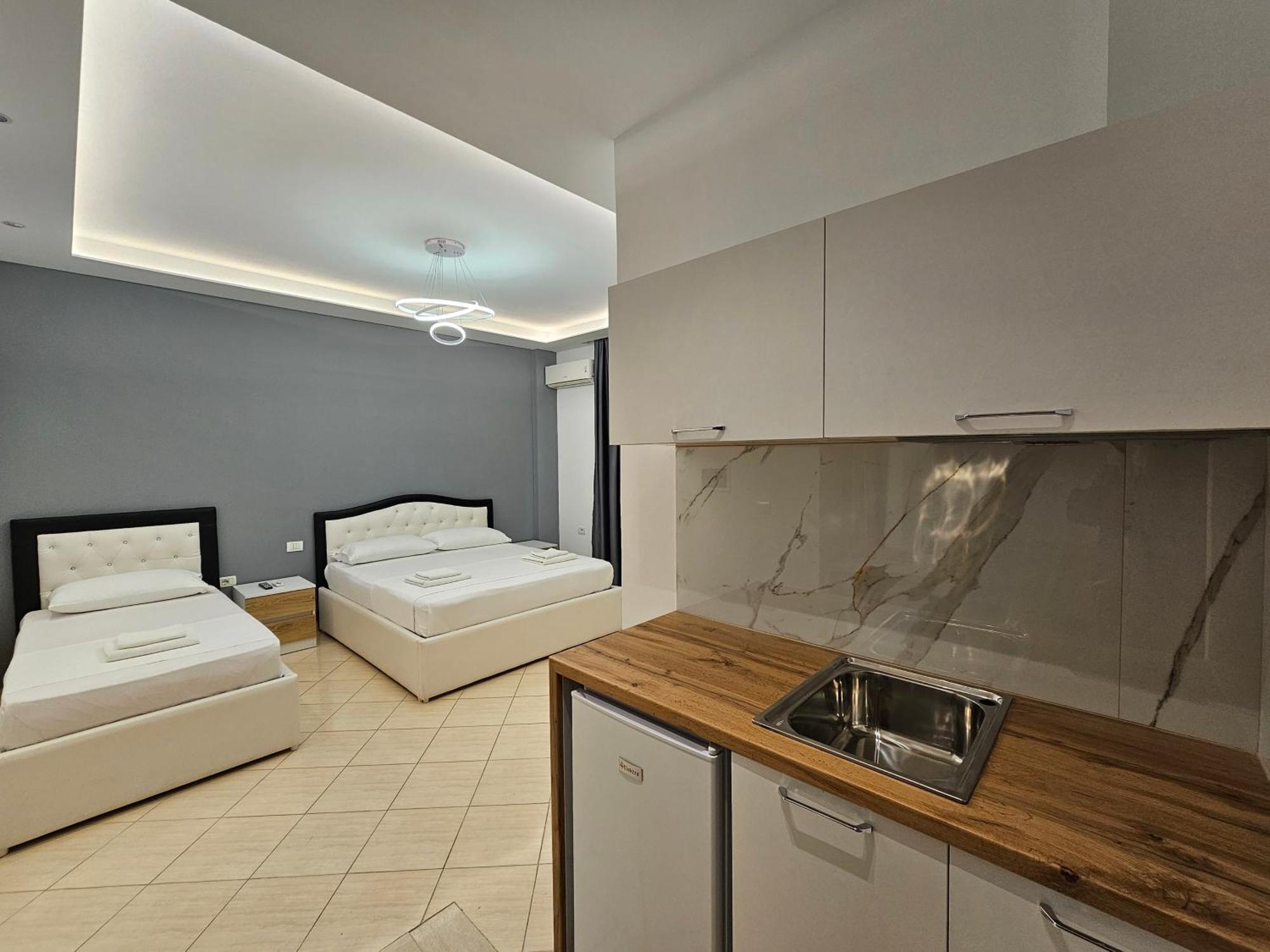 Anxhelo Apartment *