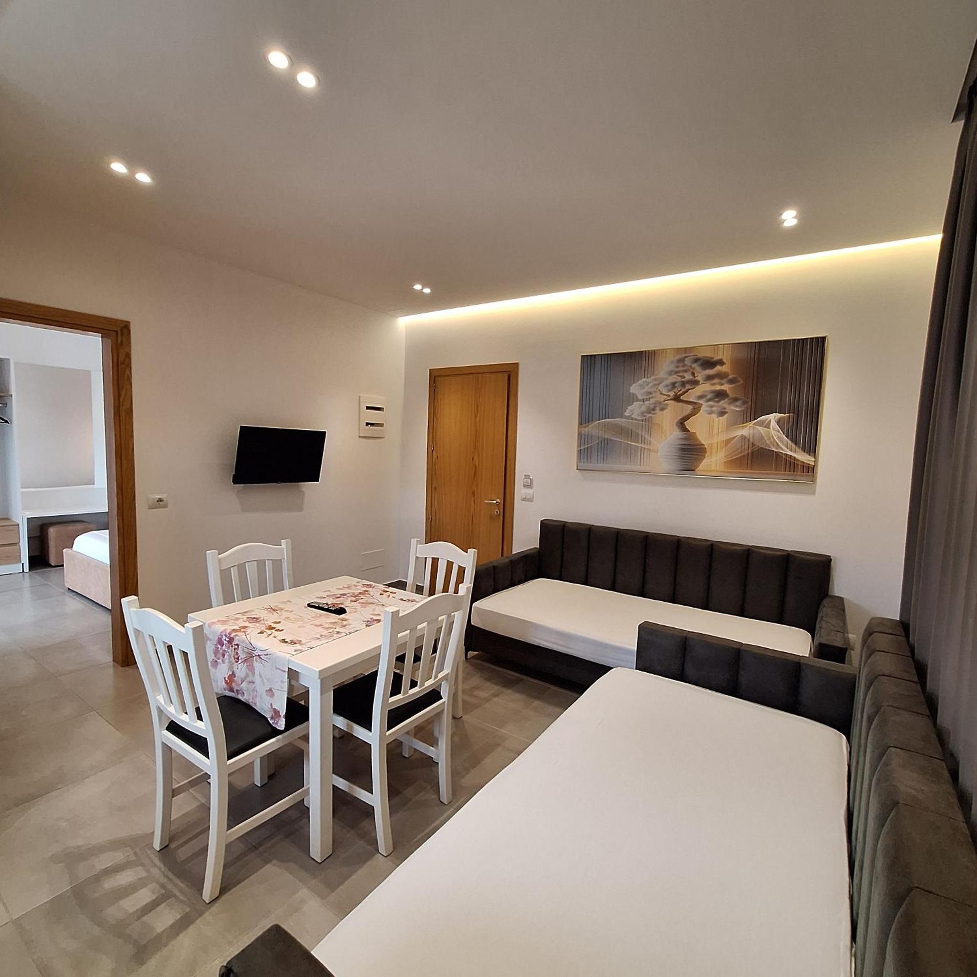 Anxhelo Apartamento *
